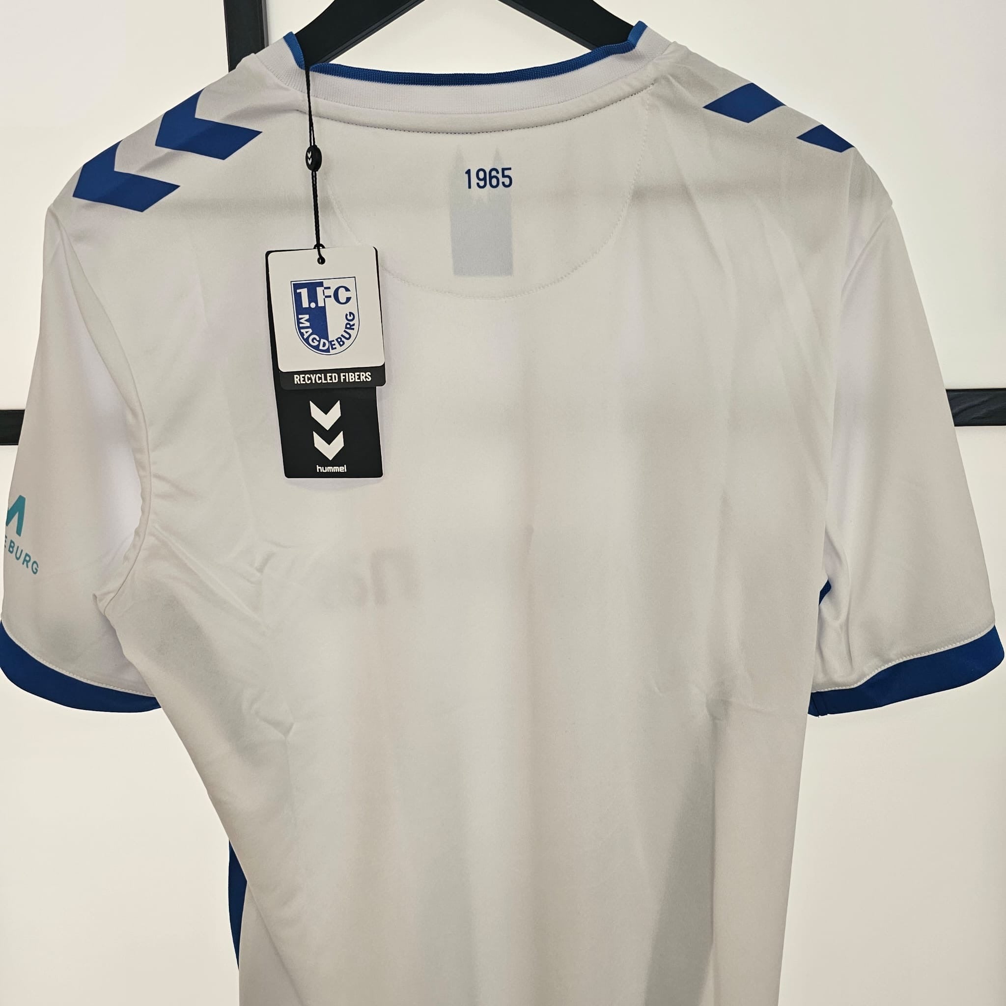 1. FC Magdeburg Auswärtstrikot 2024/2025 – Gemeinsam stark auf fremdem Rasen