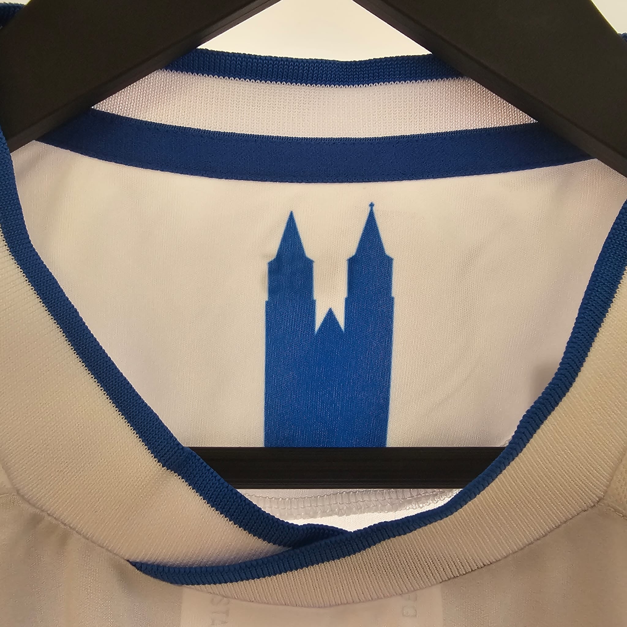 1. FC Magdeburg Auswärtstrikot 2024/2025 – Gemeinsam stark auf fremdem Rasen